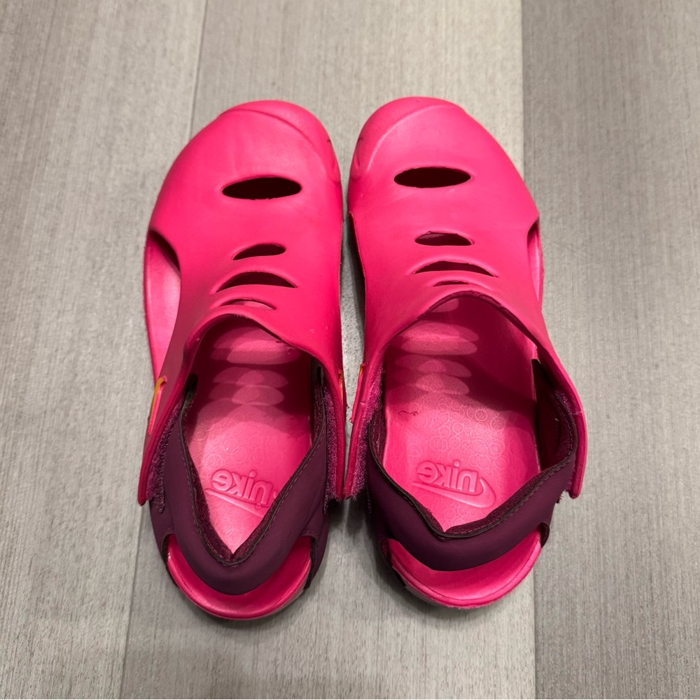 Girls Pink Nike Clogs